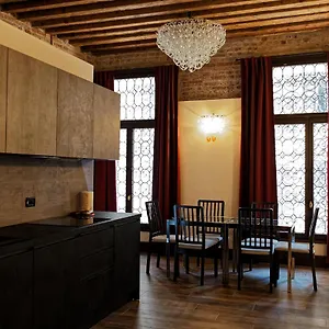 gradenigo-apartments-767.hotelslidodijesolo.com/